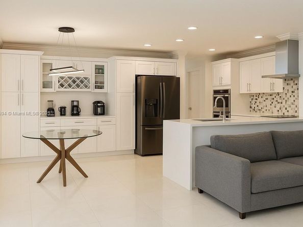 1216 Bayview Cir, Weston FL 33326