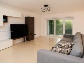 1216 Bayview Cir, Weston FL 33326
