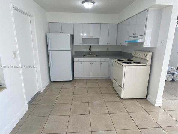 6901 Thomas St, Hollywood FL 33024