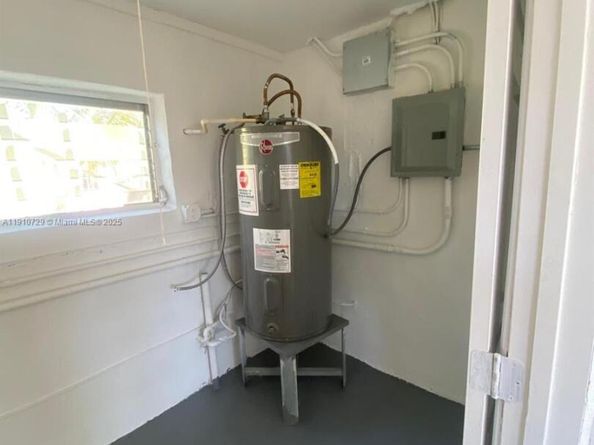 6901 Thomas St, Hollywood FL 33024