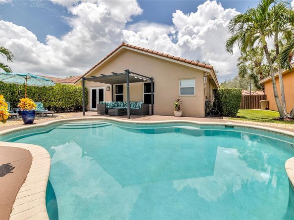 14682 Vista Luna Dr, Davie FL 33325