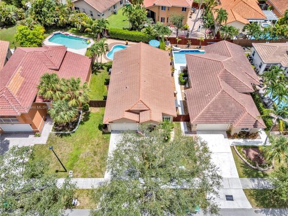 14682 Vista Luna Dr, Davie FL 33325
