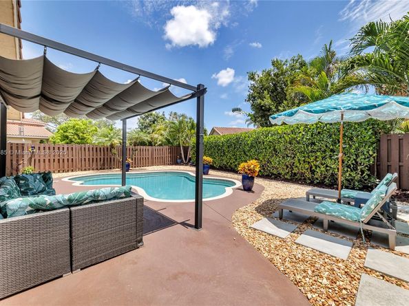 14682 Vista Luna Dr, Davie FL 33325