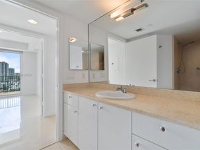 20000 E Country Club Dr 1109, Aventura FL 33180