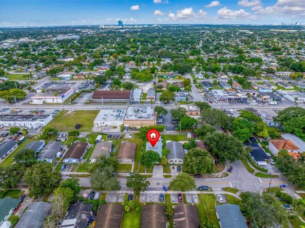 5709 Lincoln St, Hollywood FL 33021