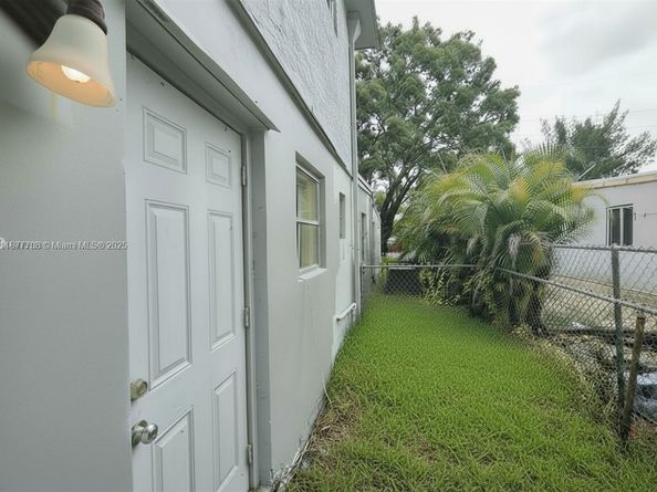 537 NW 20th Ave, Fort Lauderdale FL 33311