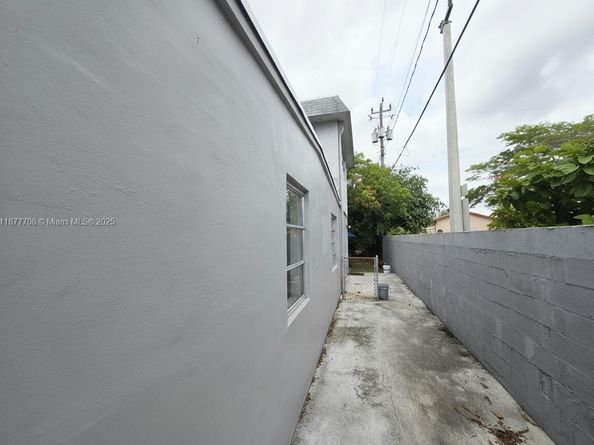 537 NW 20th Ave, Fort Lauderdale FL 33311