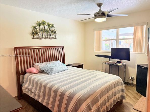 5369 Balsam Ter, Plantation FL 33317