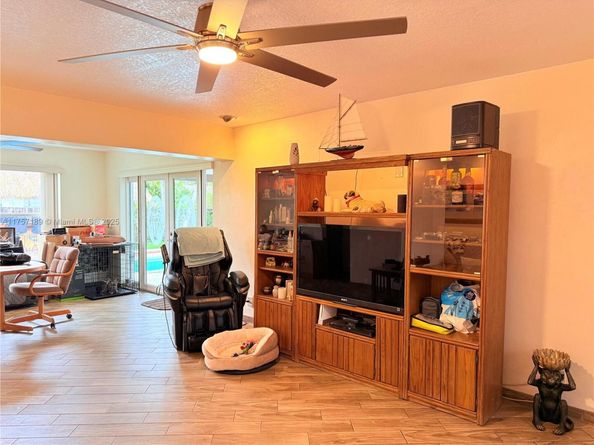 5369 Balsam Ter, Plantation FL 33317