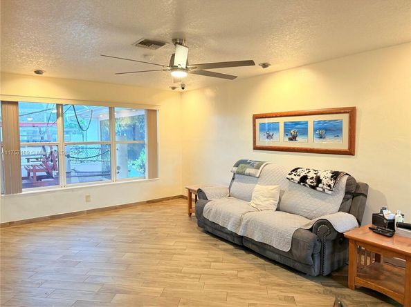 5369 Balsam Ter, Plantation FL 33317