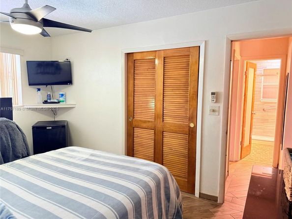5369 Balsam Ter, Plantation FL 33317