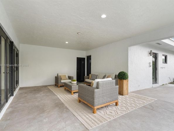 6900 SW 136th St, Palmetto Bay FL 33156