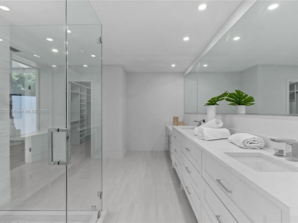 6900 SW 136th St, Palmetto Bay FL 33156