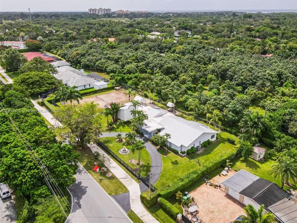 6900 SW 136th St, Palmetto Bay FL 33156
