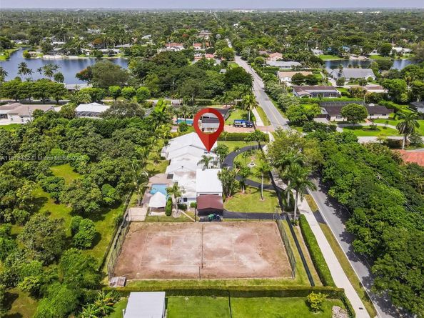 6900 SW 136th St, Palmetto Bay FL 33156