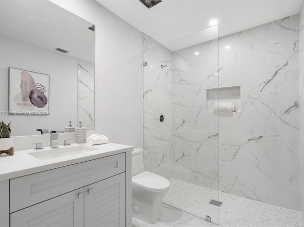 6900 SW 136th St, Palmetto Bay FL 33156