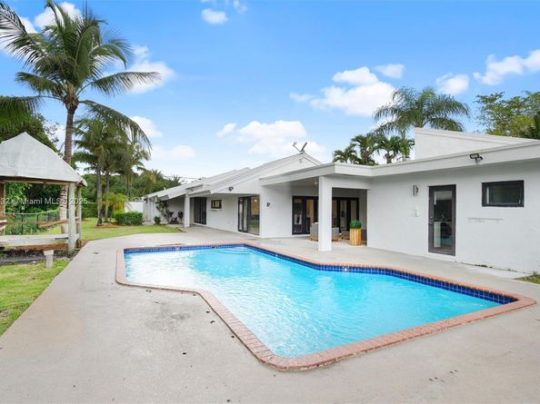 6900 SW 136th St, Palmetto Bay FL 33156