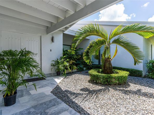 6900 SW 136th St, Palmetto Bay FL 33156