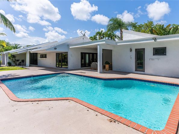 6900 SW 136th St, Palmetto Bay FL 33156