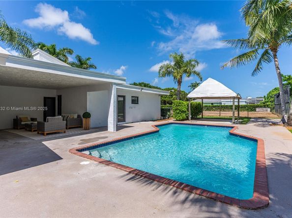 6900 SW 136th St, Palmetto Bay FL 33156