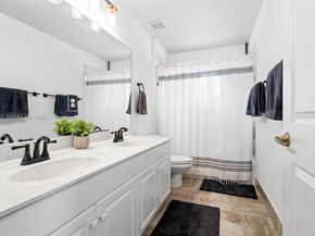 5923 NW 54th Cir, Coral Springs FL 33067