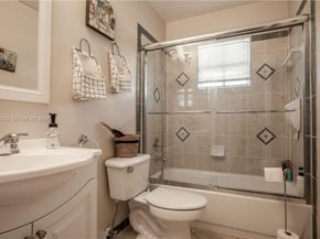 777 Tanglewood Cir, Weston FL 33327