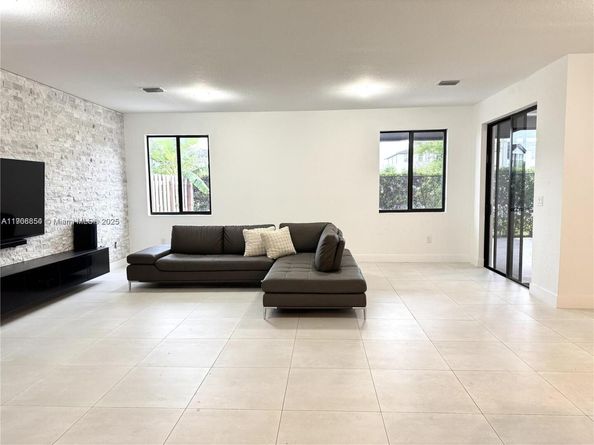 13627 SW 157th Ct, Miami FL 33196