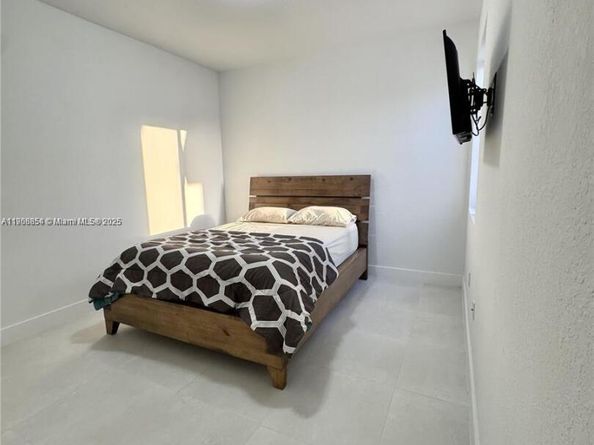 13627 SW 157th Ct, Miami FL 33196