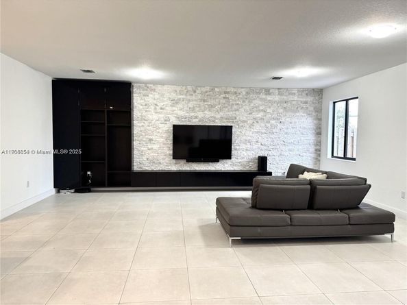 13627 SW 157th Ct, Miami FL 33196