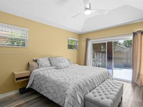 2793 Oakleigh Ln, Davie FL 33328