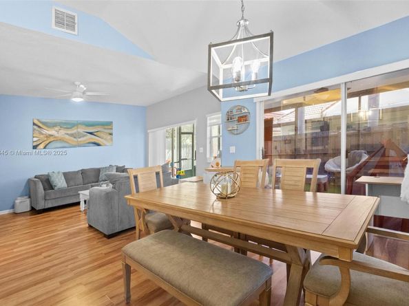 2793 Oakleigh Ln, Davie FL 33328