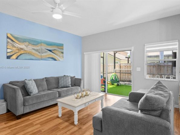 2793 Oakleigh Ln, Davie FL 33328