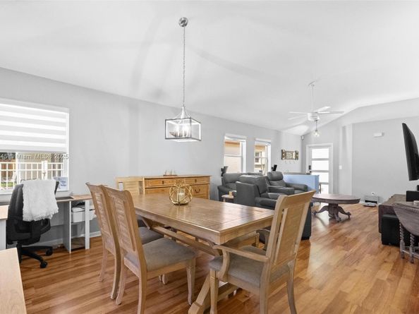 2793 Oakleigh Ln, Davie FL 33328