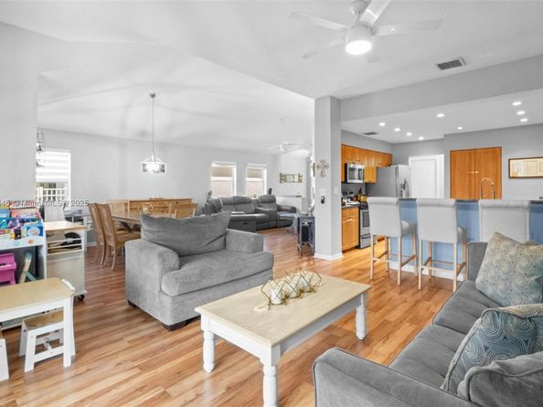 2793 Oakleigh Ln, Davie FL 33328