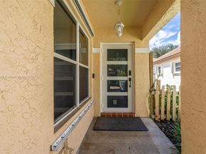 2793 Oakleigh Ln, Davie FL 33328