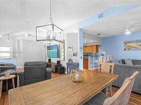 2793 Oakleigh Ln, Davie FL 33328