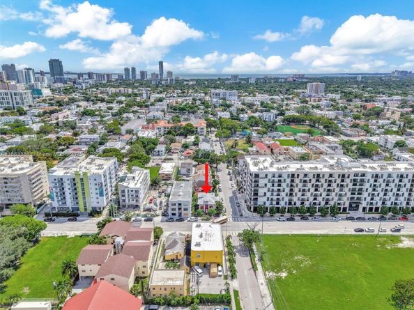676 & 119 SW 1st St, Miami FL 33130