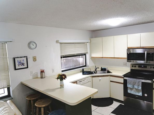 13707 SW 100th Ter 13707, Miami FL 33186