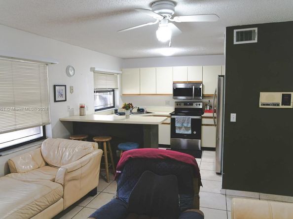 13707 SW 100th Ter 13707, Miami FL 33186