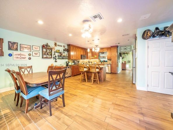 6890 SW 57th St, Davie FL 33314