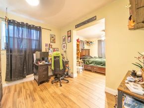 6890 SW 57th St, Davie FL 33314