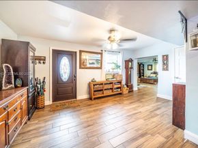 6890 SW 57th St, Davie FL 33314
