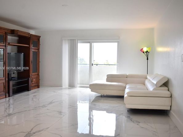 8024 Tatum Waterway Dr 5A, Miami Beach FL 33141