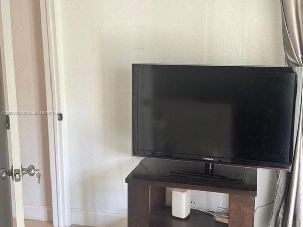 3955 N Nob Hill Rd 101, Sunrise FL 33351