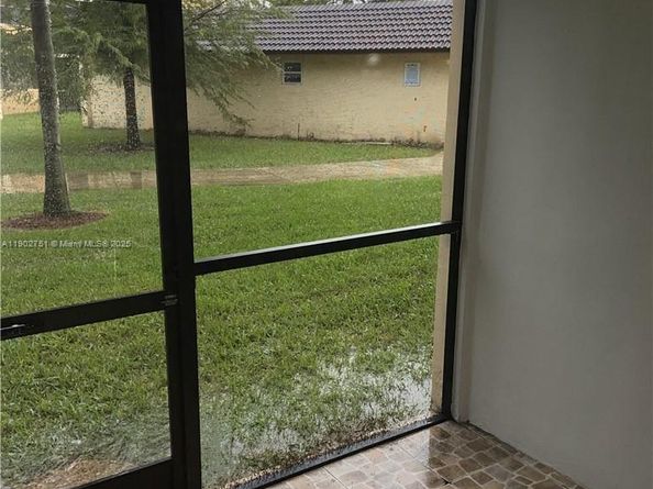 3955 N Nob Hill Rd 101, Sunrise FL 33351