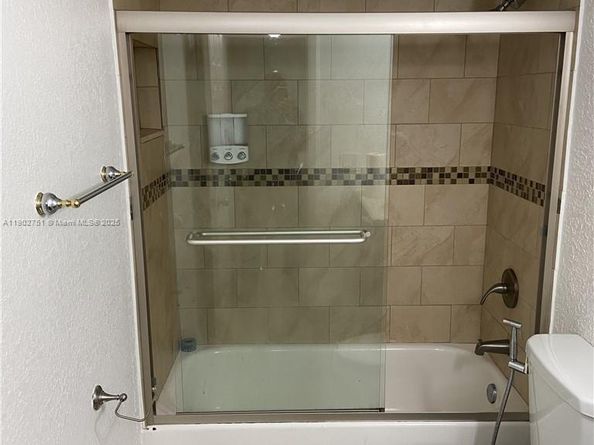 3955 N Nob Hill Rd 101, Sunrise FL 33351