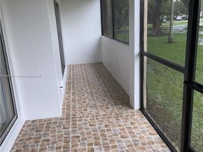 3955 N Nob Hill Rd 101, Sunrise FL 33351