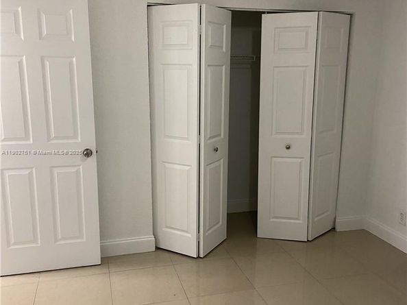 3955 N Nob Hill Rd 101, Sunrise FL 33351