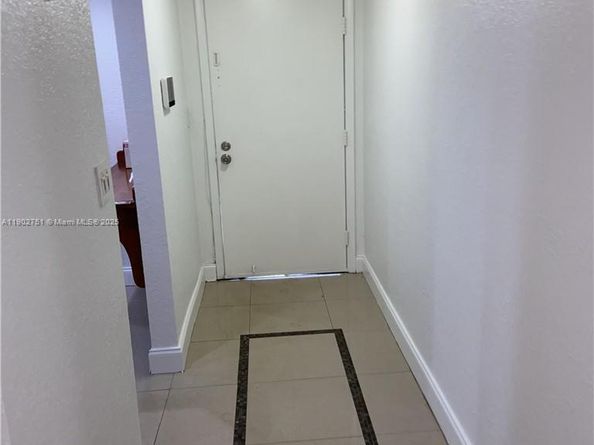 3955 N Nob Hill Rd 101, Sunrise FL 33351