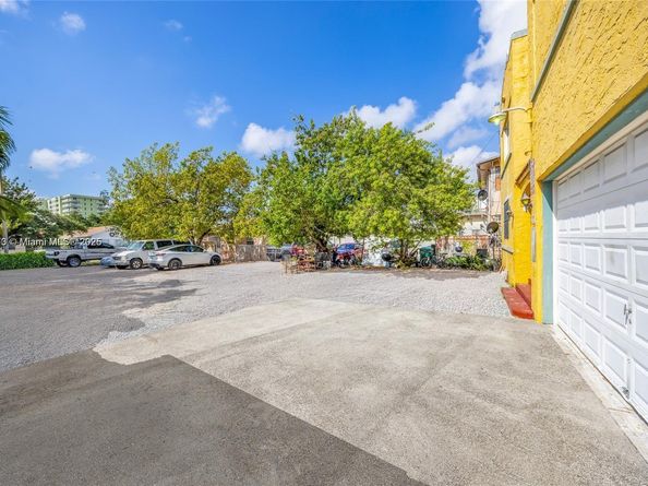 1145 NW 4th St, Miami FL 33128